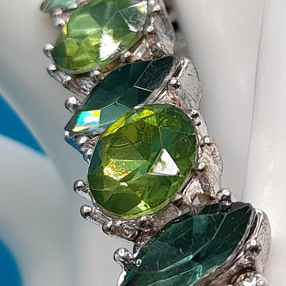 Macy's Green Rhinestone Stretch Bracelet, New With Tags, Old Stock - Picture 3 of 11